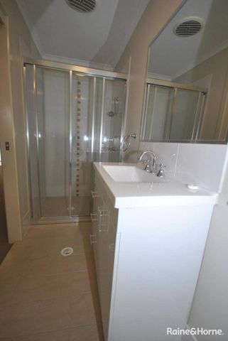 Charming 2 Bedroom Duplex - Photo 5