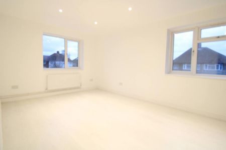 3 bedroom flat to rent - Photo 3