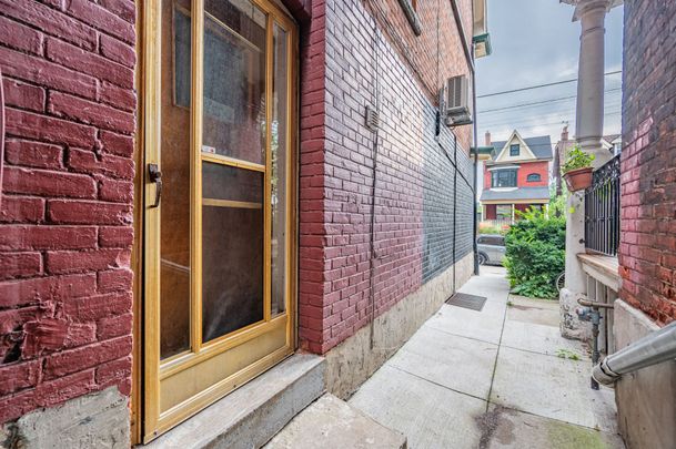 For Lease - 984 Dundas Street Unit# 1, Toronto, Ontario - Photo 1