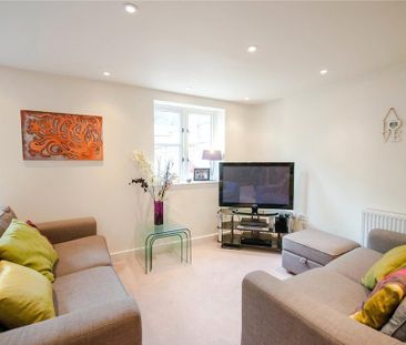 2 bedroom end of terrace house to rent - Photo 1