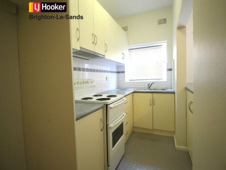 SPOTLESS & AIRY GROUND FLOOR TWO BEDROOM APARTMENT - Photo 3