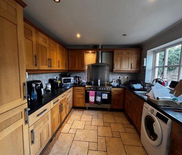 4 bedroom semi-detached house to rent - Photo 6