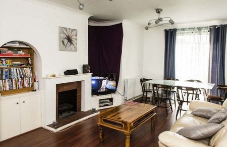 4 bed house next to UEA TV fully furnished - Photo 2