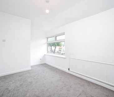 Shaftesbury Avenue - Photo 2