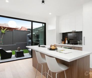 “Beautiful Townhouse!” - Photo 4