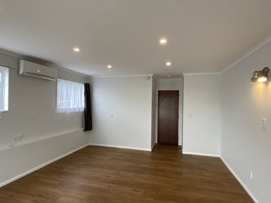 4A Hillview Crescent, Paparangi - Photo 1