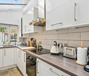 2 Bed Flat, Wandsworth, SW18 - Photo 2