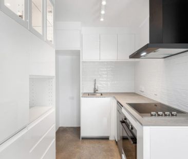 Stylish Renovated Unit with Easy Access to Oxford Street - Photo 4