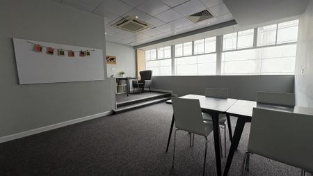 To Let - Photo 4