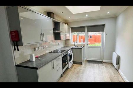 2 Bed Flat, Court Way, W3 - Photo 4