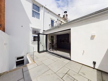 Portland Square, Pittville, Cheltenham, GL52 - Photo 5