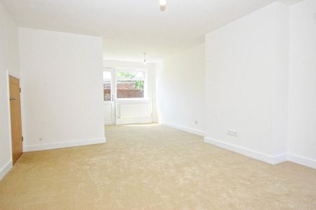 3 bedroom end of terrace house to rent - Photo 2
