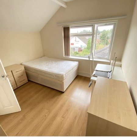 3 Bed Student Accommodation - Photo 4