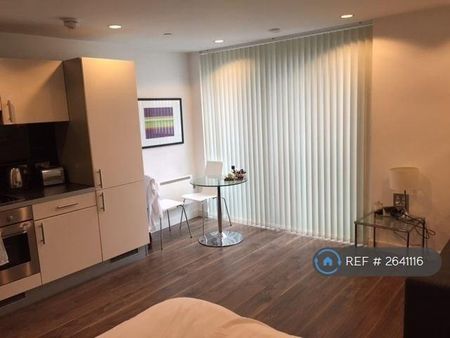 Studio to rent - Photo 2