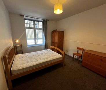 3 bedroom flat to rent - Photo 4