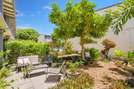 Gorgeous Townhouse in North Ward! - Photo 4