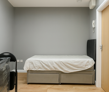 1 bedroom in a house share to rent - Photo 3