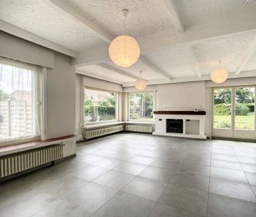 Ruime alleenstaande woning nabij het centrum van Westrozebeke - Photo 3