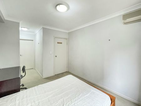 Perfectly Positioned 2 Bedroom Apartment! - Photo 5