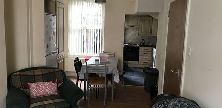 13 Curzon Street - Photo 2