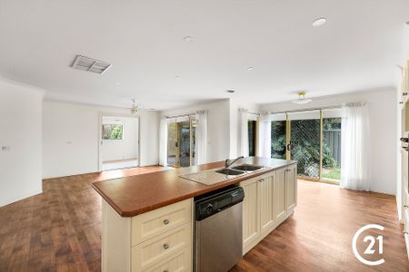 Like New - Immaculate Established Family Home - Photo 2