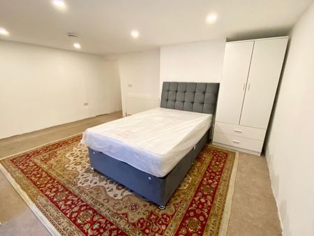 1 bedroom in a house share to rent - Photo 3