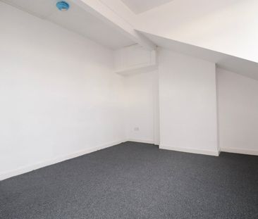 2 Bed Terraced House, Arthington View, LS10 - Photo 2