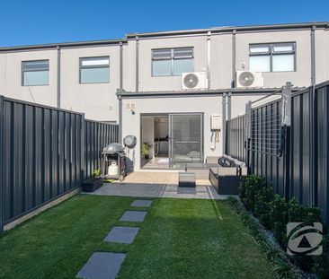 TOWNHOUSE LIVING - Photo 4