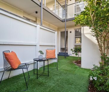 Refined Bayside Living in a Premier Brighton Setting - Photo 3