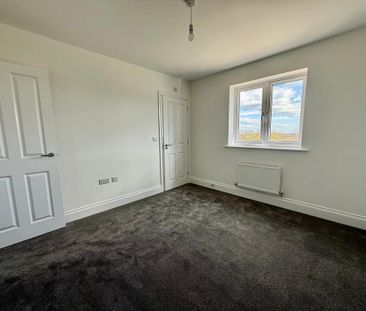 3 bedroom semi-detached house to rent - Photo 4