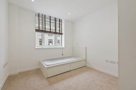 3 bedroom flat to rent - Photo 4