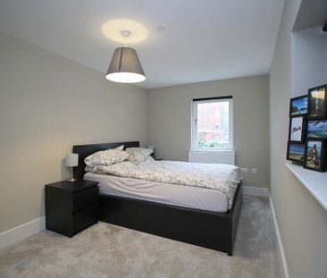 2 bedroom mews to rent - Photo 4