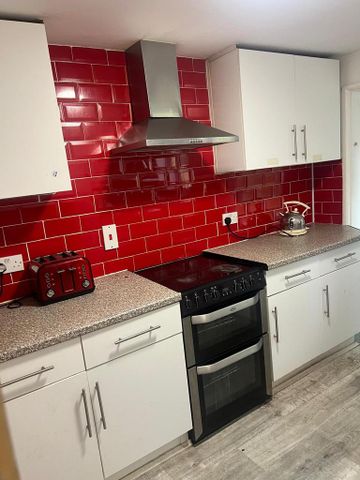 1 bedroom in a house share to rent - Photo 4