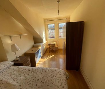 Room in a Shared House, Chichele Road, NW2 - Photo 3