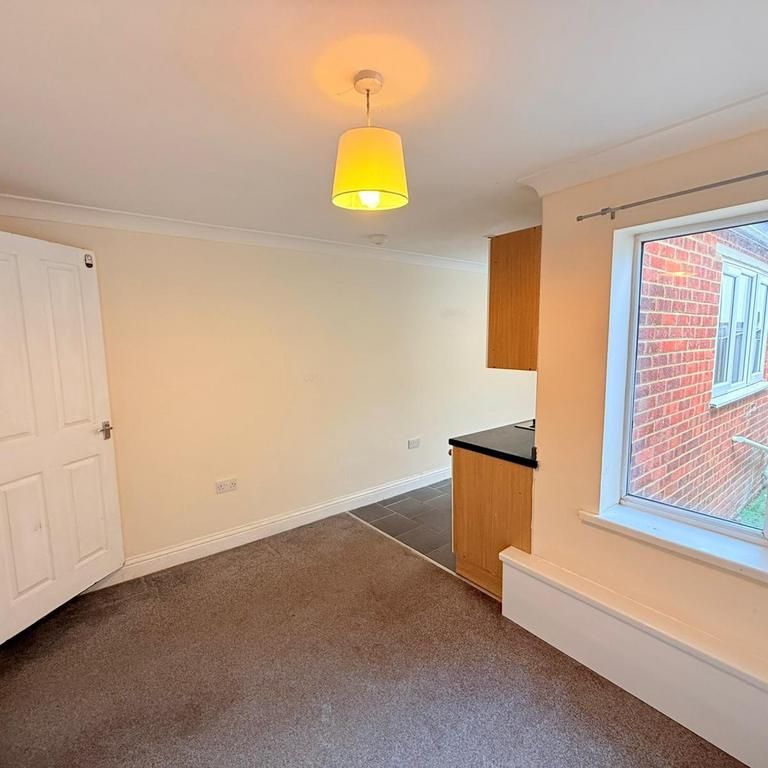2 bedroom property to rent - Photo 1