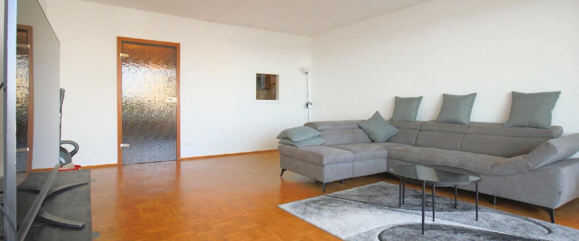 CHARMANTE 2-ZIMMERWOHNUNG MIT BALKON ZU MIETEN. - Foto 1