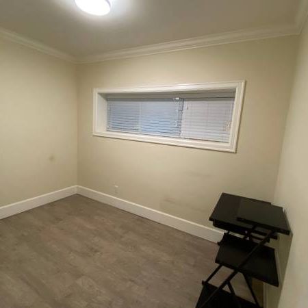 🌟 Spacious & Bright 2-Bedroom Semi-Basement Suite–Steps from SkyTrain - Photo 3