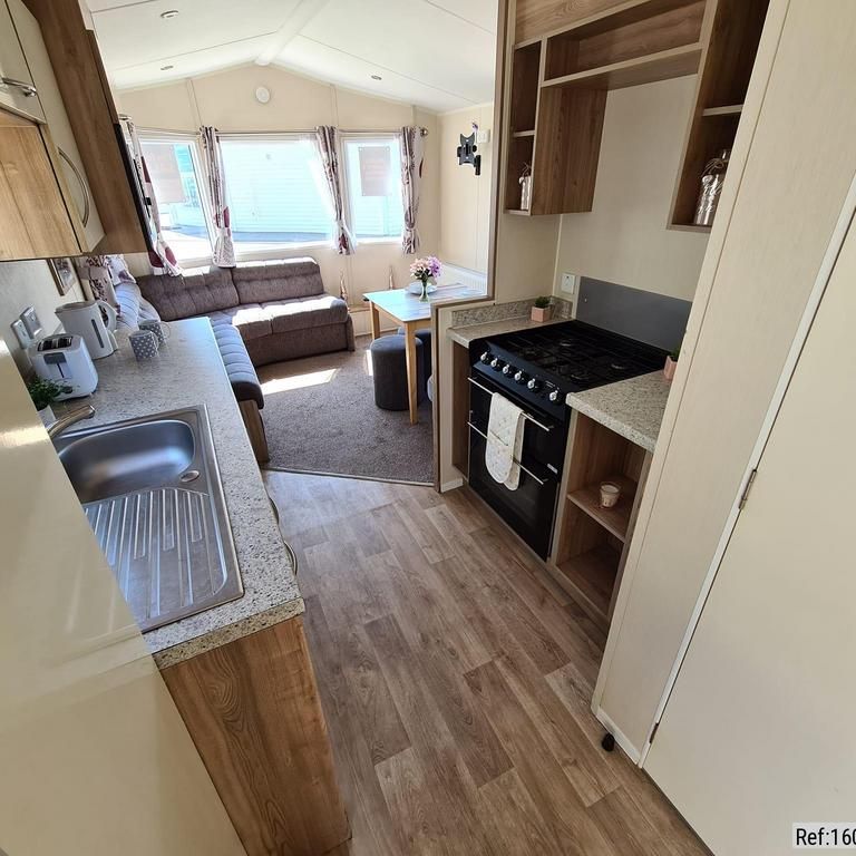 2 bedroom park home to rent - Photo 1