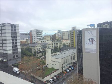 Centrally located Furnished 1 bedroom apartment - Photo 2