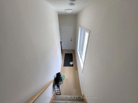 Condo Townhouse For Lease | E9284070 - Photo 5