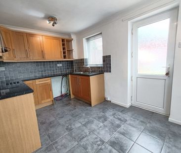 2 Bed End Terrace, Tudor Close, NG4 - Photo 2