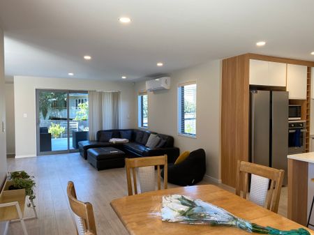 near new modern townhouse - Photo 4