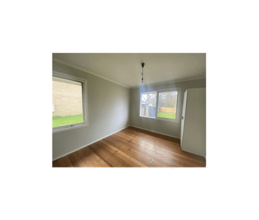 Comfort & Convenience – Updated Home with Spacious Backyard in Prim... - Photo 2