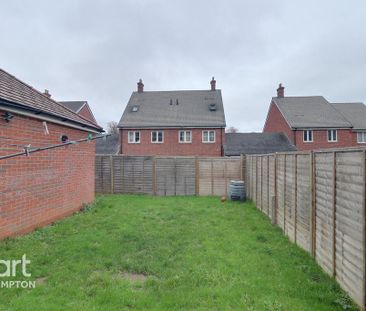 4 bedroom semi-detached house to rent - Photo 2