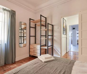Room in a shared 7-bedroom apartment for rent in Lisbon - Foto 4