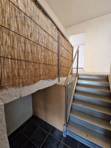 Apartment in a two-family rental house - Photo 3