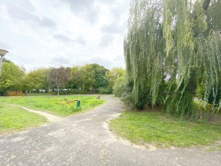 Mieszkanie na wynajem Rataje blisko tramwaju 3 pok - Photo 2