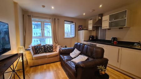 apartment to rent Lower Canal Walk, Southampton, SO14 - Photo 2