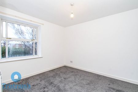 2 bed Flat for Rent - Photo 4