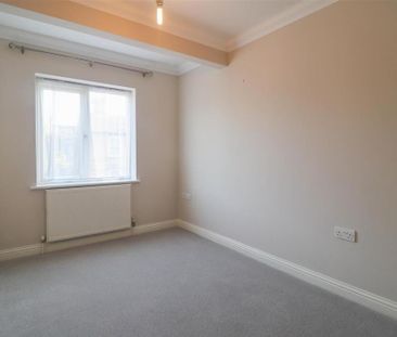 3 bedroom end of terrace house to rent - Photo 4